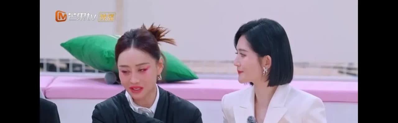 陈德容说：“我觉得她（侯佩岑）跟我差不多”！那么这三点，大家觉得他俩一样吗？？？