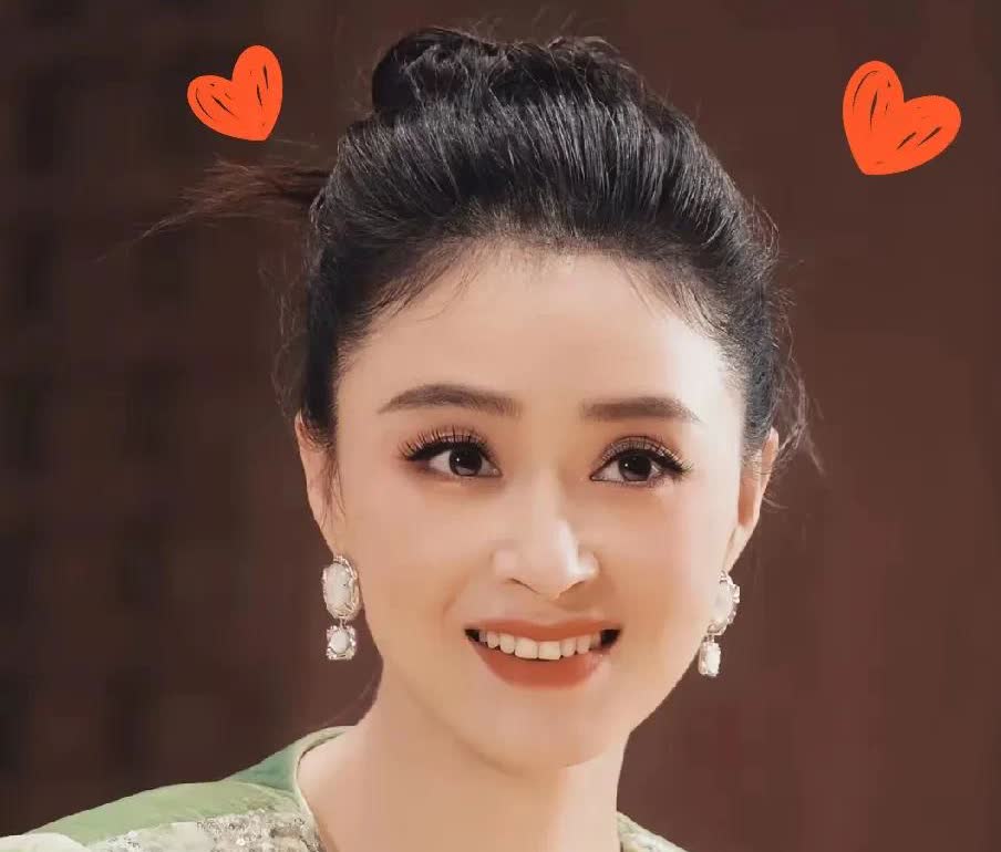 蒋欣出道已经36年了，
演过9部热播剧，但从未获奖。
韩红曾说过，蒋欣因为性