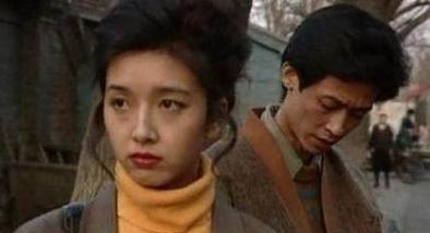 “弟啊，姐的屁股翘吗？！”2002年江珊和杨志刚在电视剧中饰演姐弟，杨志刚从后面