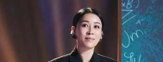2004年，那英豪掷4000万开了一家酒吧。一天晚上，一个煤老板喝得大醉，指着那