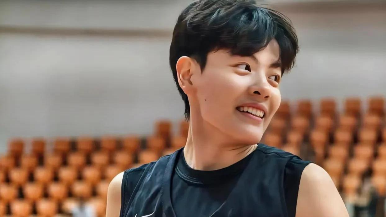 随着李梦退出WCBA，中国女篮新一届阵容呼之欲出，锋线谁是核心？