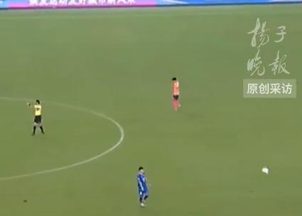 苏超无锡vs连云港0比0战平
9月6日晚，“苏超”无锡队主场对阵连云港队，最终双