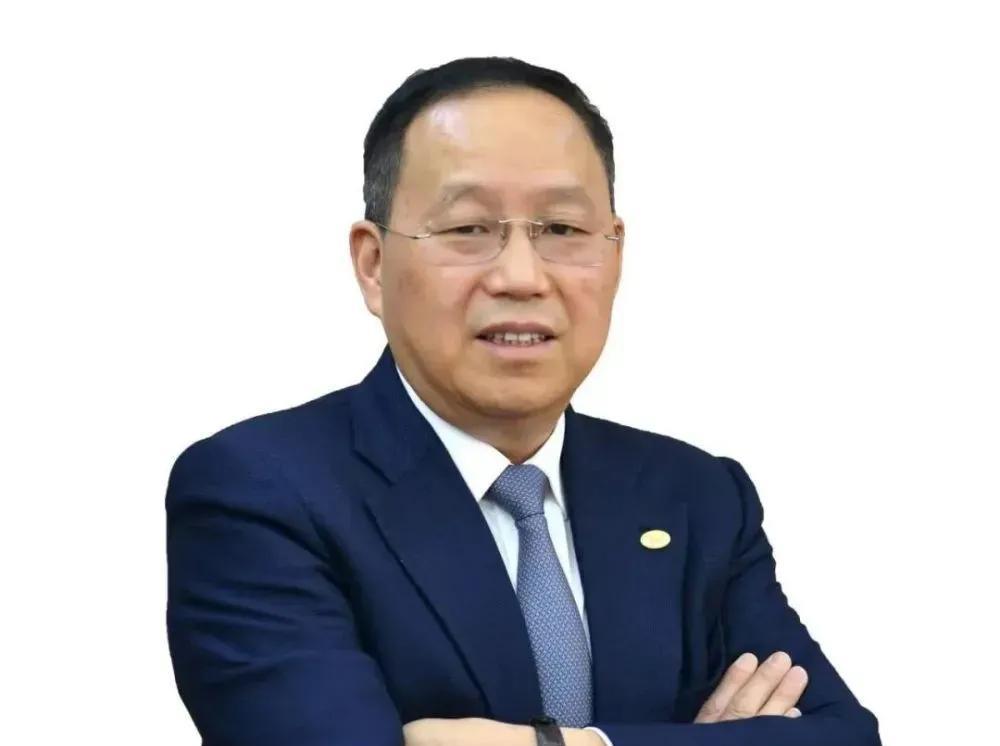 赛力斯董事长张兴海愁代言愁出圈 。阿维塔姚安娜站台，粉丝跟着冲销量；何小鹏拉来欧