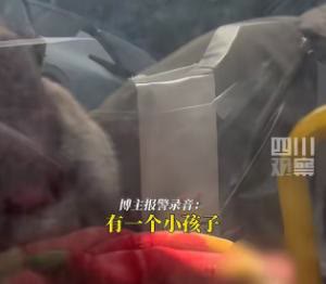 江西吉安，女子在逛街时，听见一“老头乐”里面有婴儿的哭声，靠近一看发现孩子独自被
