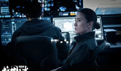 估计宋佳比吃了苍蝇都恶心，
原因很简单，
这次张艺谋的贺岁片《惊蛰之声》明明自己