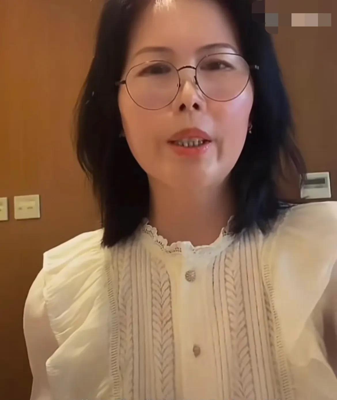 3月25日，小杨阿姨直播被骂
回怼网友，“我觉得我没有做错，不用你瞎操心，你没有