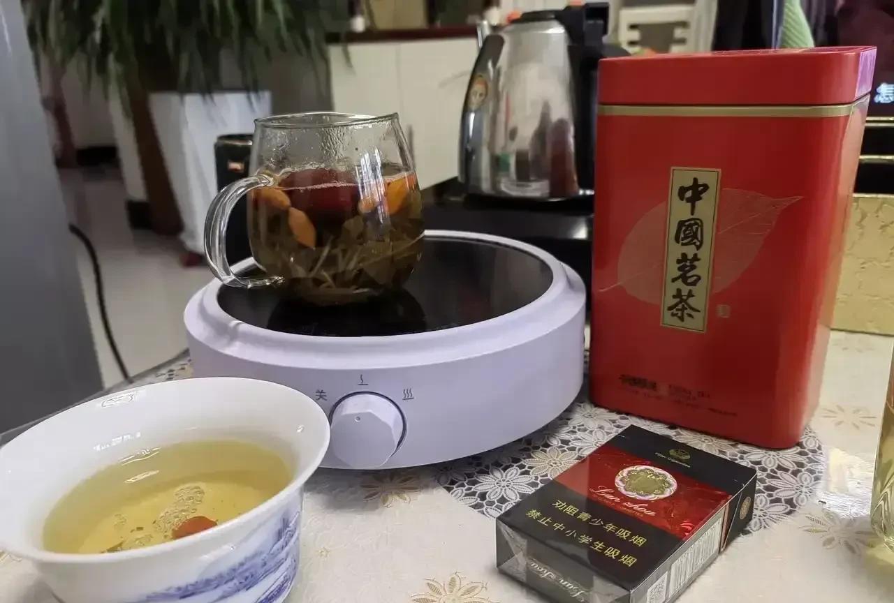 发现了一个奇怪的现象，大家发现了吗？
就是现在朋友圈大家都静悄悄的了，
以前打开