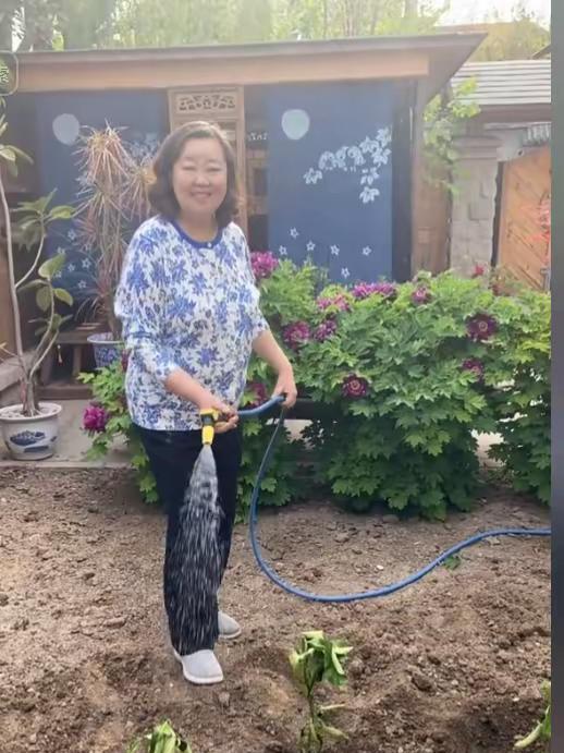 说起方青卓老师，是不是脑海里立马蹦出她那热乎劲儿十足的笑脸？这姐们儿现在在北京的