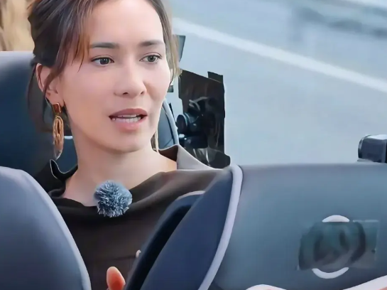 家里有老婆的，建议反复看卢靖姗的这段发言。

卢靖姗说，“我不是很喜欢，看到身边