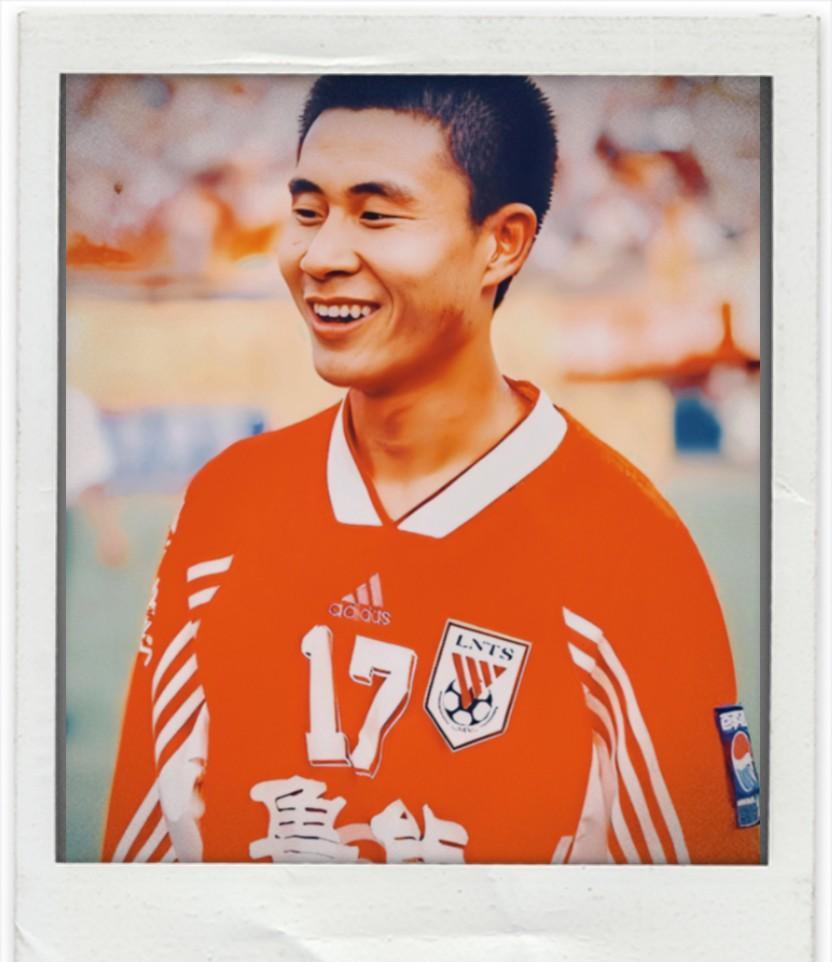 2000年左右那段时期，山东鲁能队涌现了3位前锋线上的年轻人，作为鲁能锋线上的新