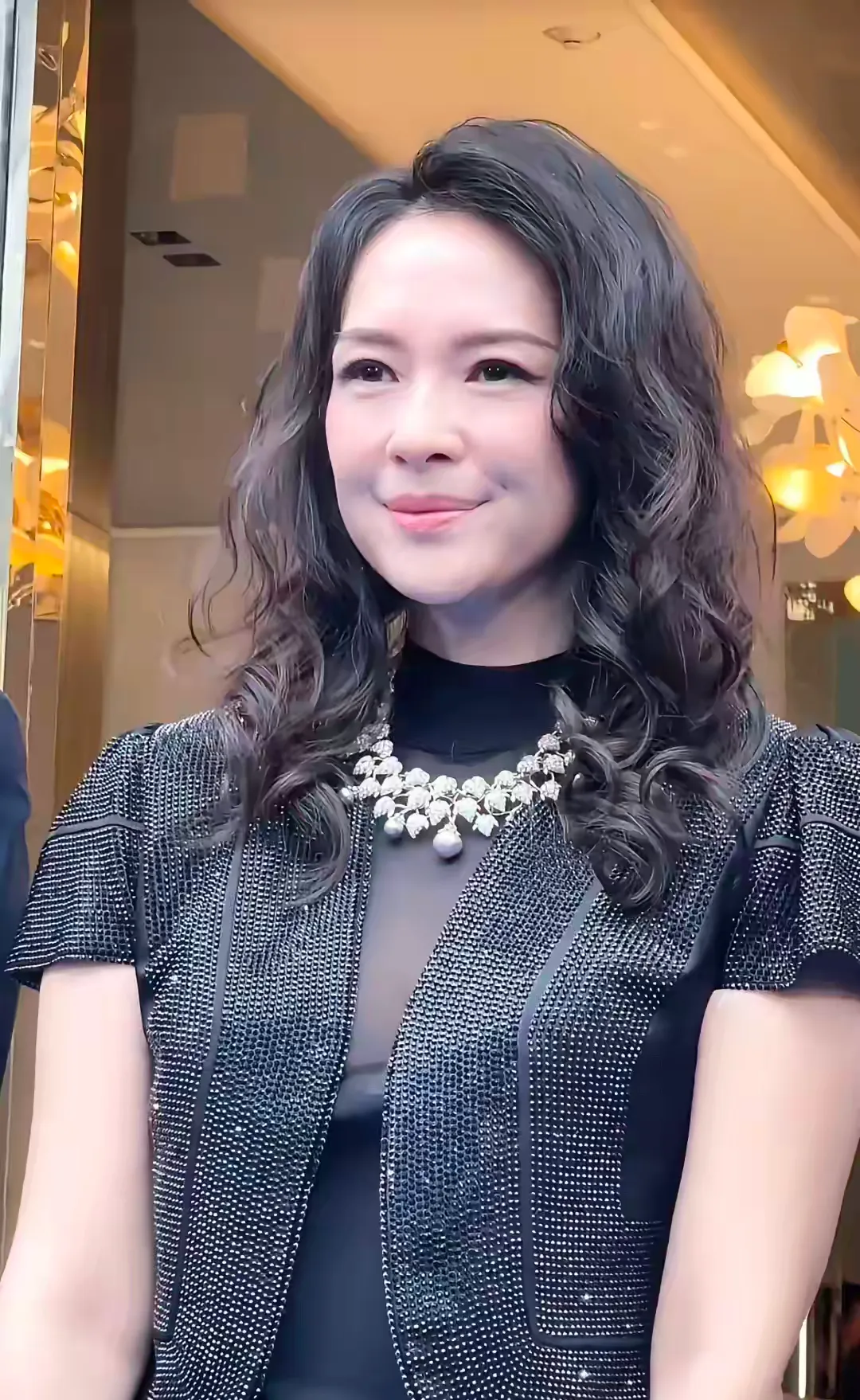 天呐，又一位一线大明星的脸变成了 “馒头脸”。前阵子林心如现身时，脸部浮肿得厉害