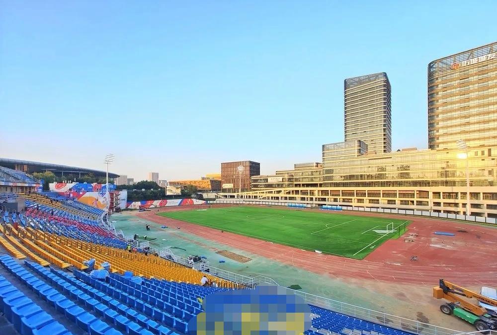 与烟台淄博等地鲁超主场比赛门票“秒光”比相形见绌哦，人家动辄都是20000甚至2