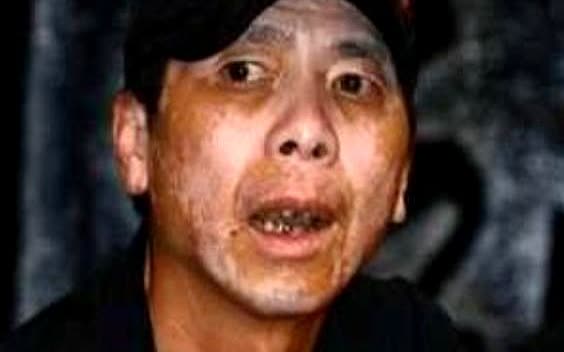 2007年华谊发布会上，冯小刚摆出的八瓶黑茅成了导火索。徐帆冲进会场当众发飙："