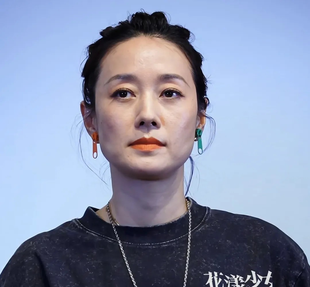马伊琍跟女儿的现状。

给所有女人都提了个醒。

哪怕你再有钱，不到最后