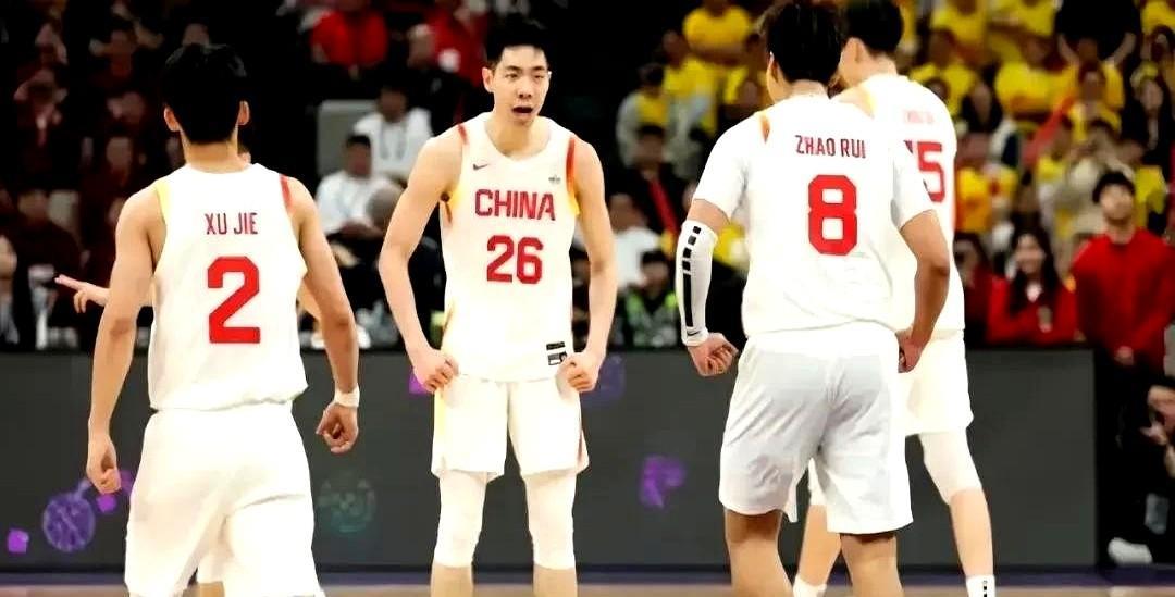 进攻一分半，防守一整天
这种锋线还能打主力？
朱俊龙就是这样。对位外援三分钟，直