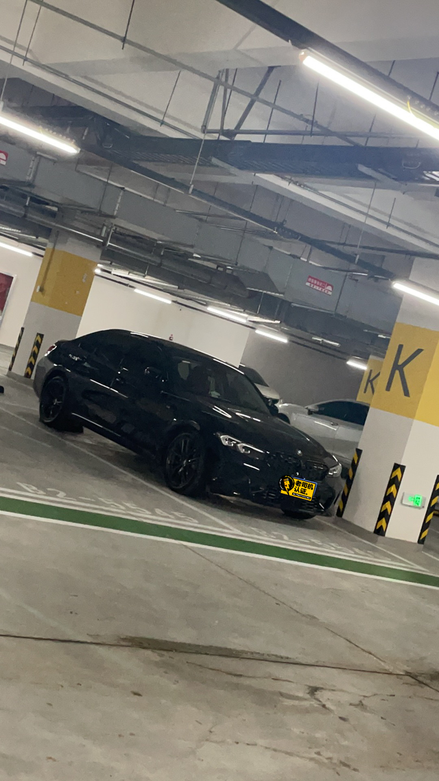 325li耀夜使用分享
提车半个月，自己动手改装了中网，头一次拆中网没有别的视频