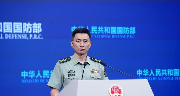 中菲摊牌了！[凝视]
2025年2月，一架菲律宾侦察机在黄岩岛上空遭遇中国军机“