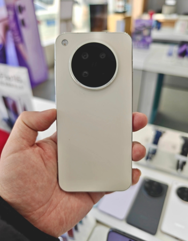 OPPOFindX8s这小家伙手感真好
OPPO线下店差不多已经都有FindX8