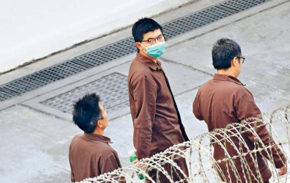 2021年，父亲是公民党的一员，他却在不满18岁就成为“港独”分子的先锋成员，更
