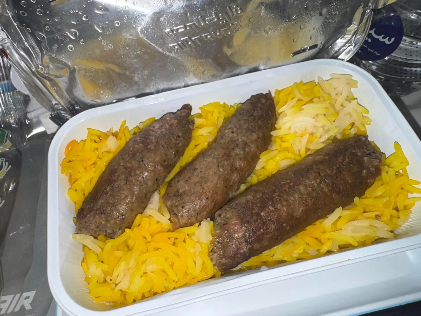 埃及航空的飞机餐，那三坨是什么东西？💩💩💩

