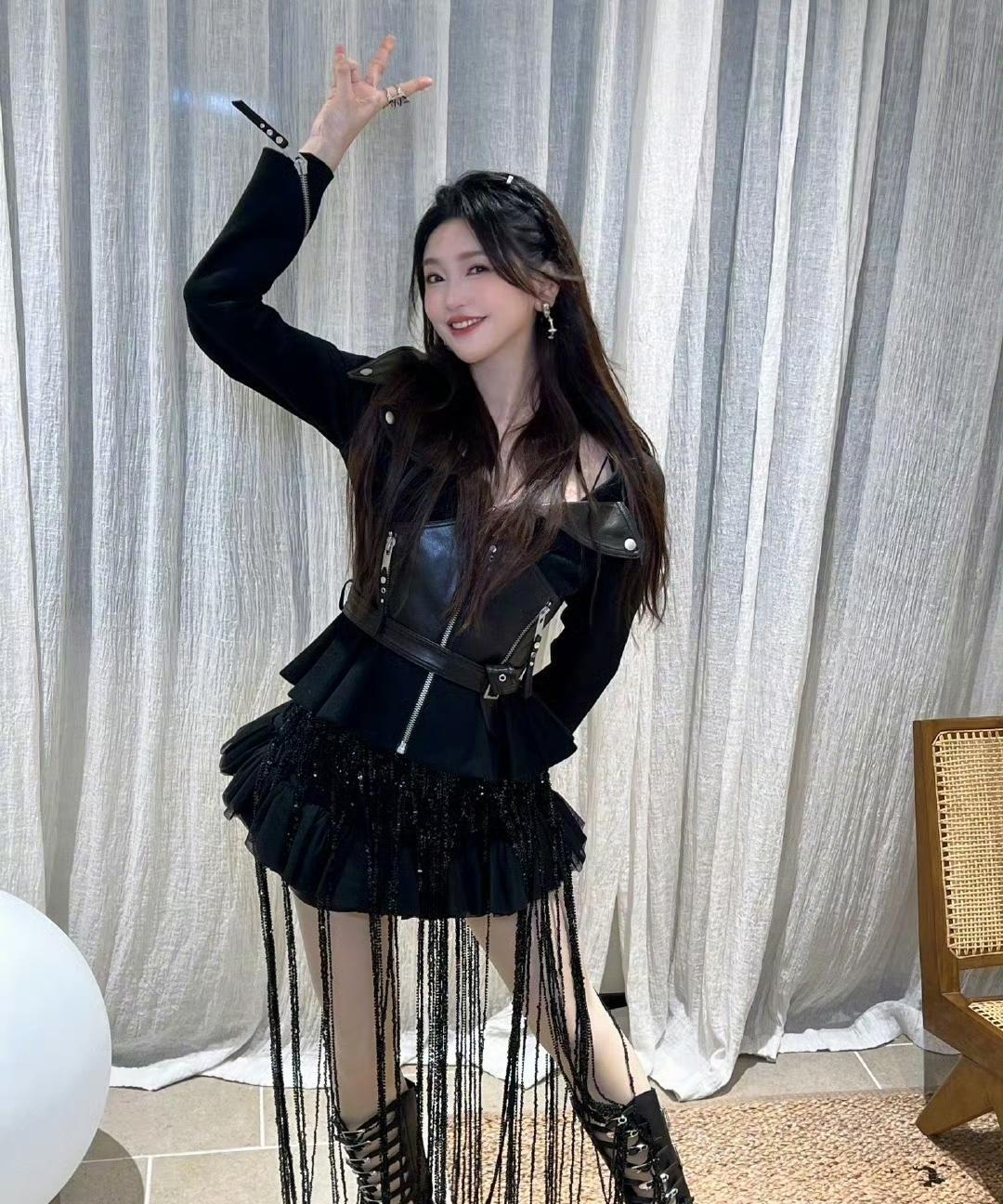 金莎厉害了！42岁看起来像22岁的青春少女一样！
金莎本来就长着一张甜美的娃娃脸