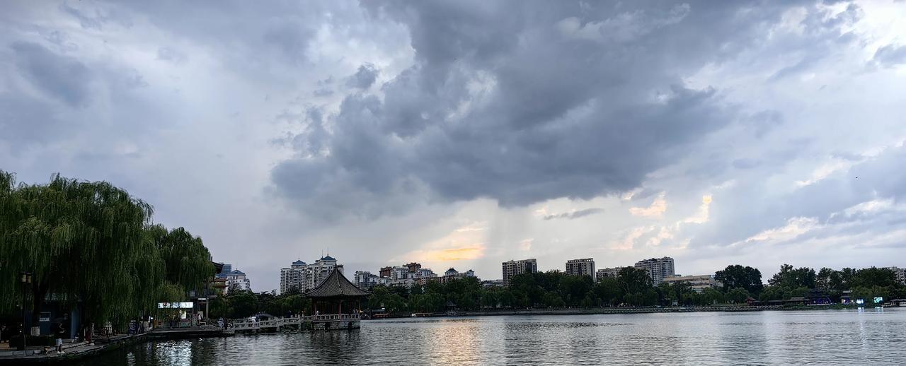 #随手拍一张夕阳西下的美景#人在画中游，穿越千年时空的思念。