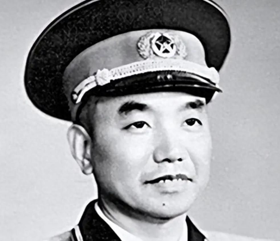 八路军6个师长唯有他没有成为元帅，晚年担任副主席，儿子是将军
“1940年10月