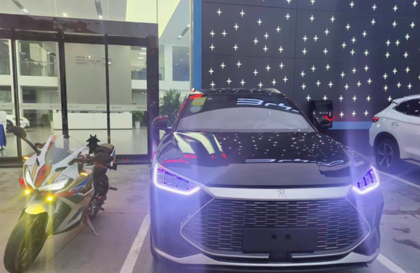 现在决赛圈有3台车，我一年大概是跑一万公里，准备人生中第一台车，家里准备买停车位