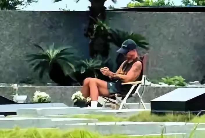 具俊晔这辈子应该很难再娶了！
大S都走了快小半年了，他却每天无所事事的还去墓地陪