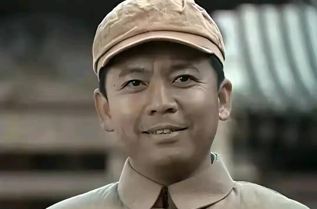一级演员何政军，结婚33年没有任何绯闻，看了他妻子是谁就明白了