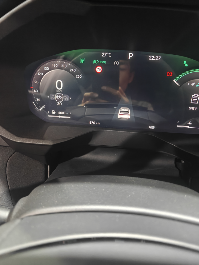 刚买没多久25款por两驱
简单点
新车内有异味用了除味剂好一点，刚开那一个星期