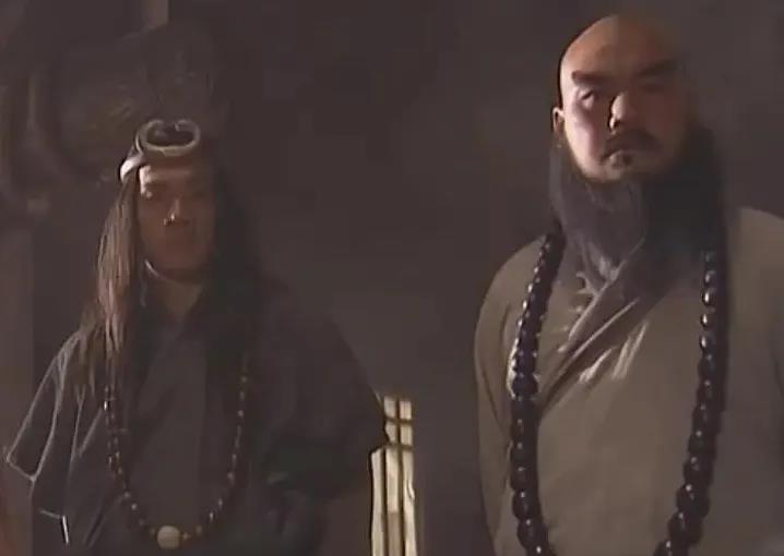 武松秒杀贝应夔可能说明不了什么，但他敢去追邓元觉，充分证明武松自信自己的武功，不