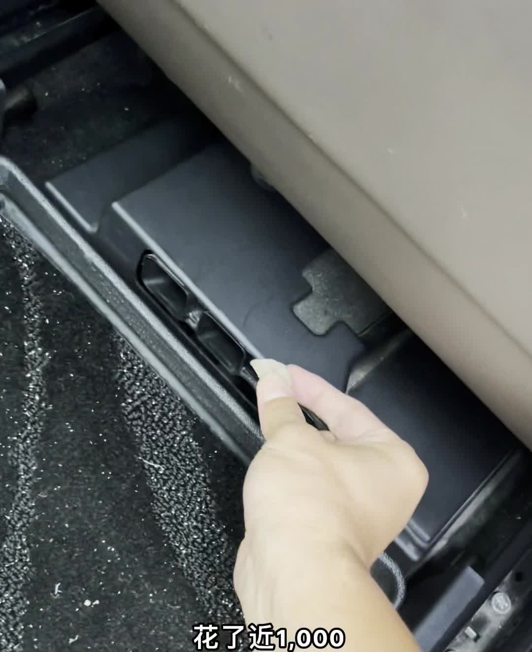 给所有比亚迪车主紧急预警。
就这么一颗小石子花了近1000。比亚迪的设计师你来
