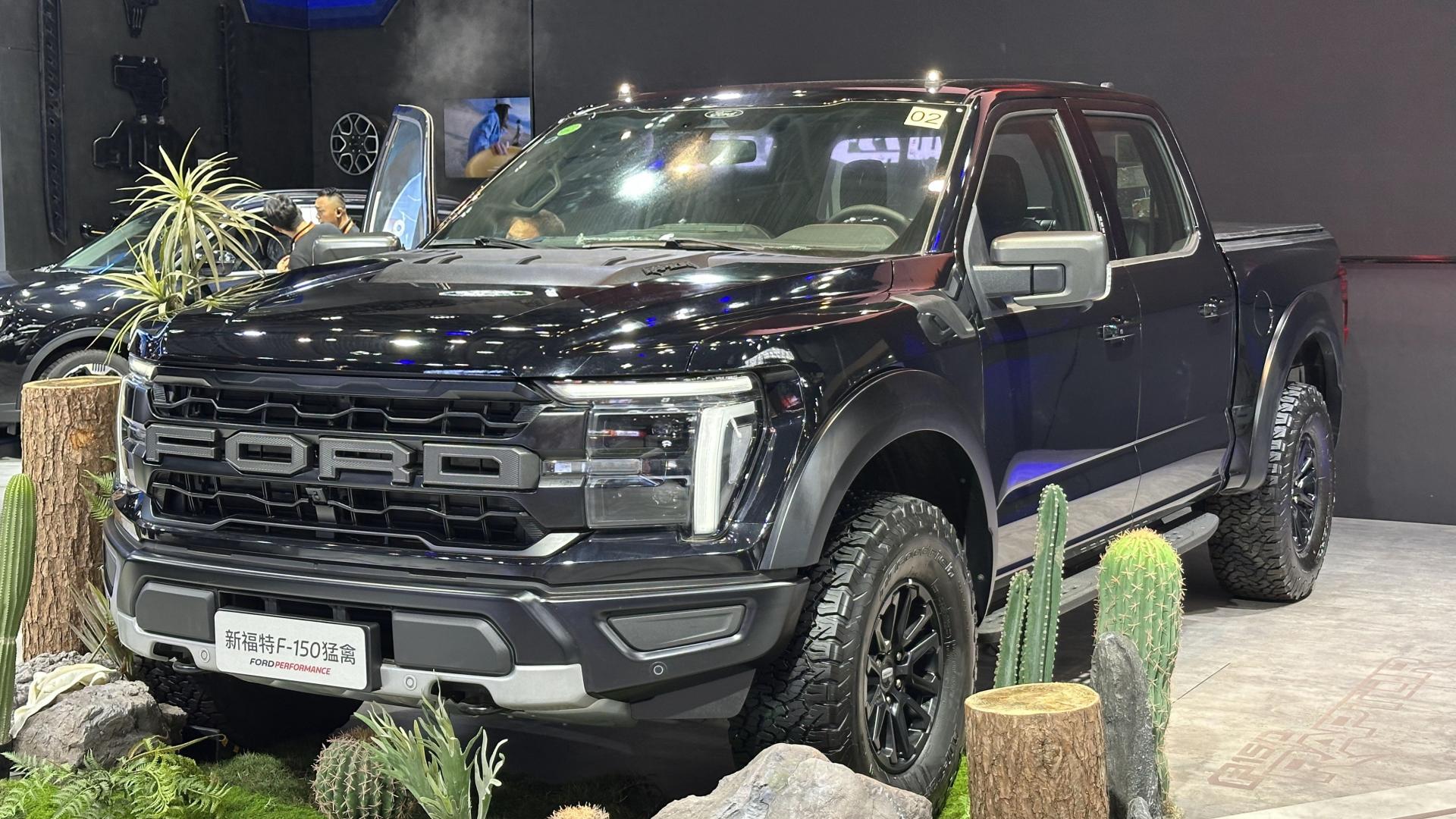 新款福特F-150猛禽亮相重庆车展！3.5T V6动力+硬派造型，细节升级