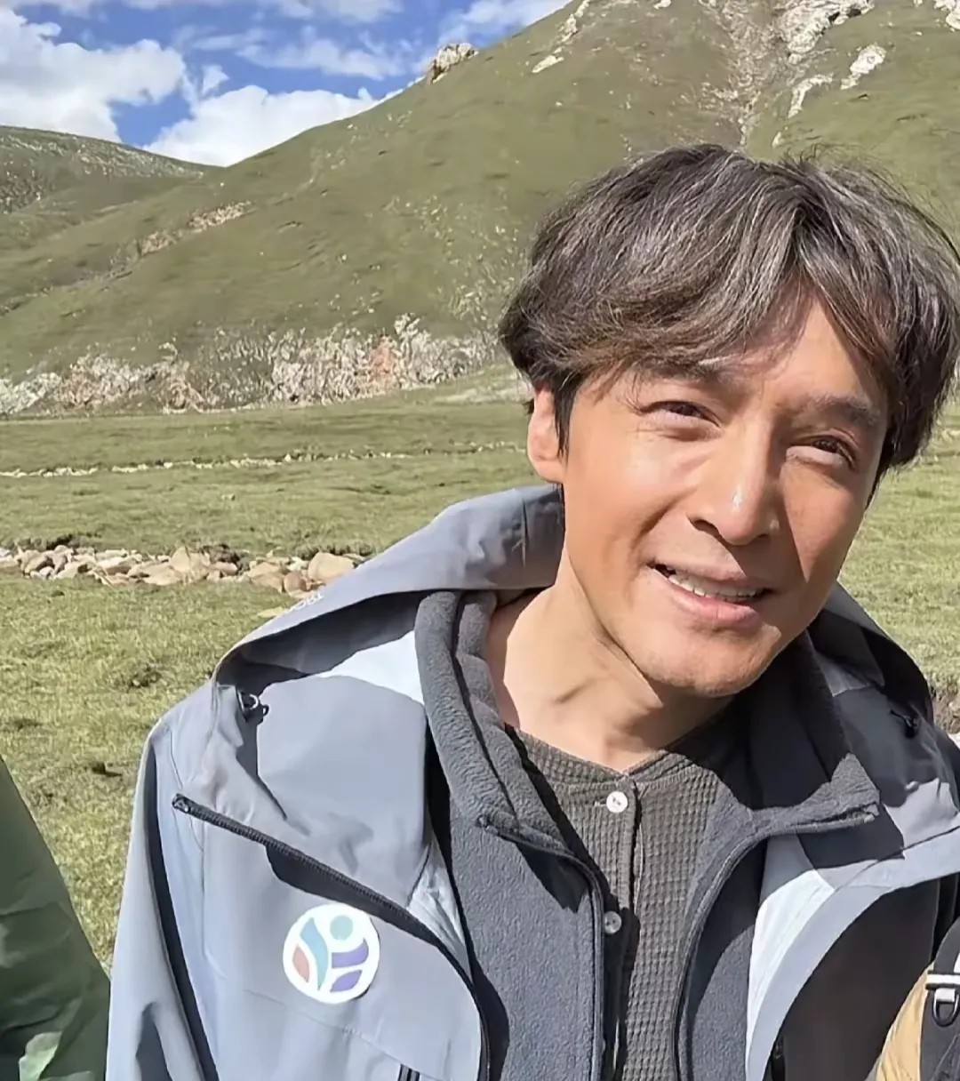 大家有没有注意到
胡歌最大的优点
并不是演技，也不是帅气，而是胡歌能接受自己，好