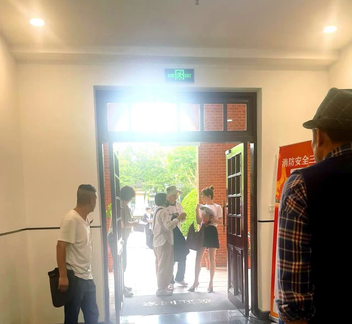 我的老天奶啊 孙俪实际上长这个样子？

网友们看到都炸开锅了呀！

尤其