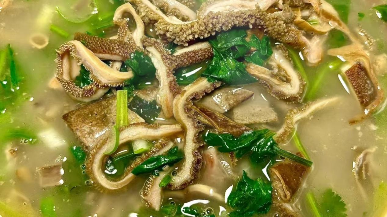 羊肚脆、羊肺嫩、羊肝绵，三重口感在舌尖开派对。