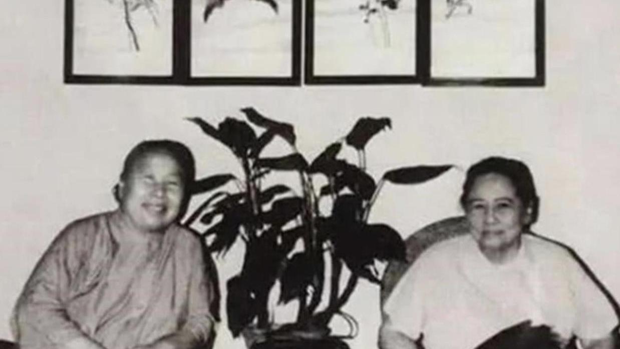 宋庆龄拒绝与孙中山合葬，解释道：她陪了我53年，我要和她葬一起