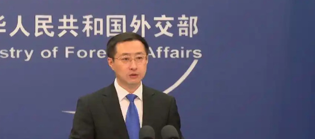 中美硬碰硬 为了中国不被废











有人喊中国跪下认错，这可太离谱