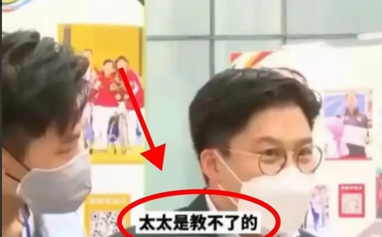 霍启刚，接下来可能“麻烦”了
他在采访里回答记者说到郭晶晶不会教孩子游泳，不是她