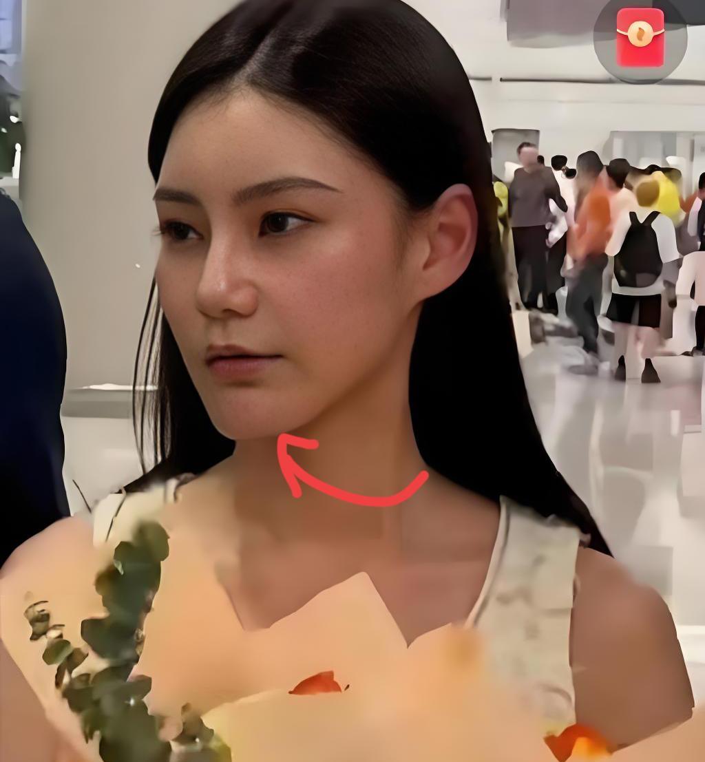 我们只看到马小梅嫁入了豪门，
可是却没看到她背后的“酸楚”
她虽然在汪家吃穿不愁