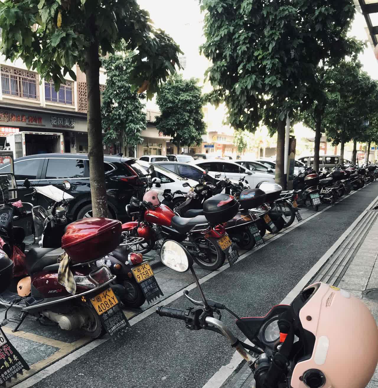 很多人都说科目三很简单，
我却把科目三考挂科了，
大家都认为科目二很难，科目