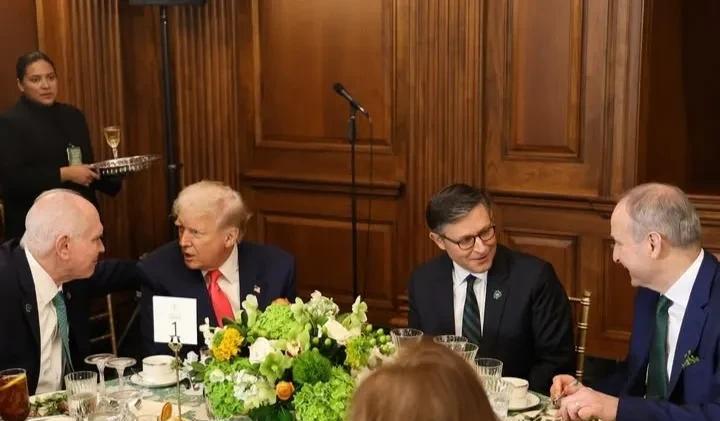 众议院议长迈克·约翰逊今天在国会举办“爱尔兰之友”午宴接待总理米歇尔·马丁夫妇，