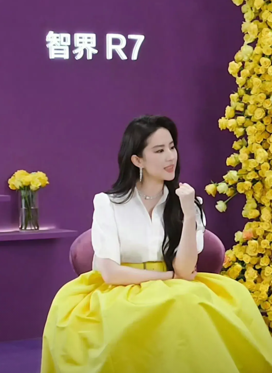 终于知道为什么华为会选刘亦菲代言了，
抛开她的国籍不谈，
刘亦菲这个人，最大的特