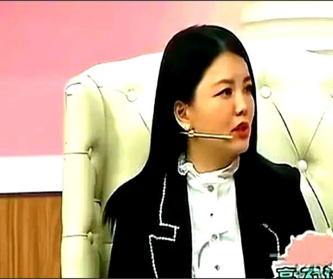 主持人李湘说：“当年我决定和王岳伦结婚时，他妈妈就苦口婆心的劝我，说你得想清楚了