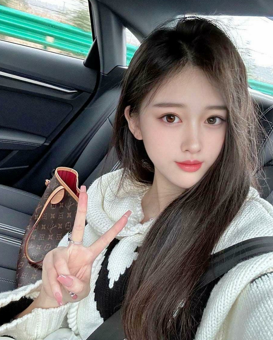 伴侣去潜水，她的潜水搭档借我烘干潜水衣。