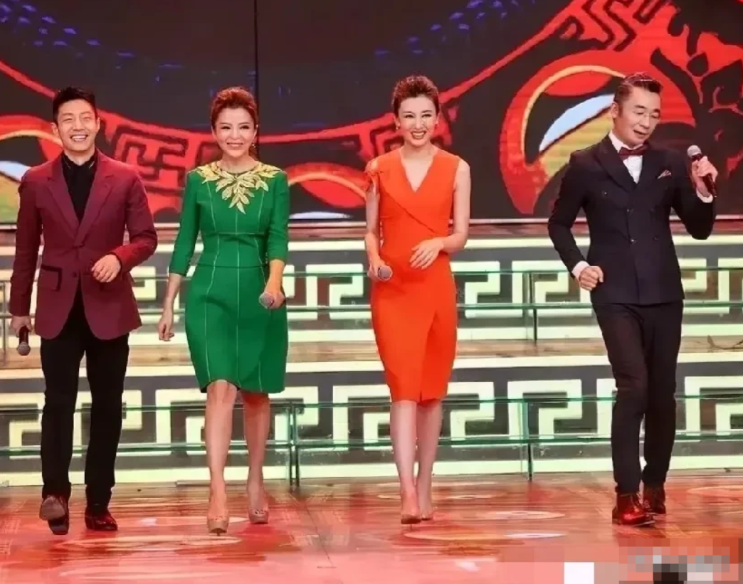 哇塞，四大才子佳人同框了？男土风度翩翩，德才兼备，才华横溢，口若悬河。女生打枌精