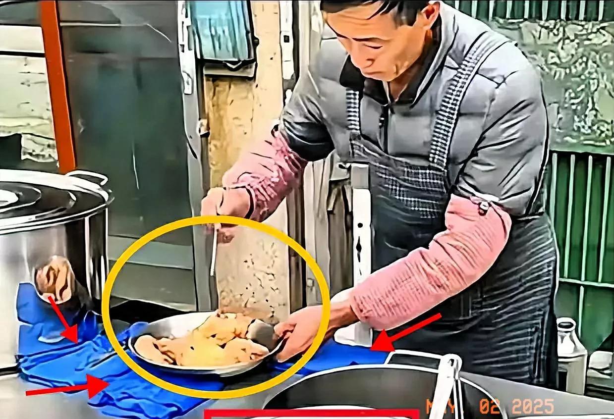 济南文旅一觉醒来，天塌了！
评论区沦陷，无数网友声讨！
因为一家网红炸鸡店争议沸