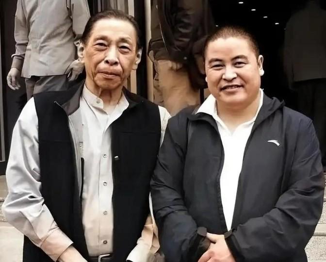 1991年，杜月笙之子杜维善来京，欲索回父亲旧宅，却遭院内居民反对，索赔巨款。