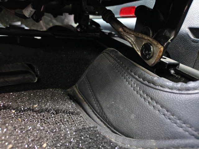 这根东西能单独换吗
上次下大雨送人去医院，后门打开时间长了雨淋进来了，都20多天